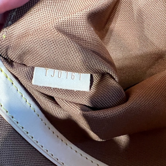 Luis Vuitton Carry on - Picture 8 of 14